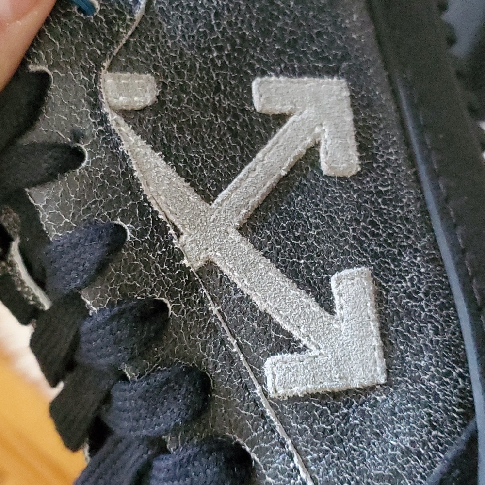 Off White c/o VIRGIL ABLOH Black Crushed Leather '2.0' Sneakers - Picture 4 of 8